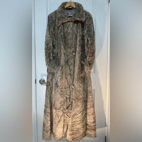 Elegant Faux Fur Long Coat - Picture 2 of 12